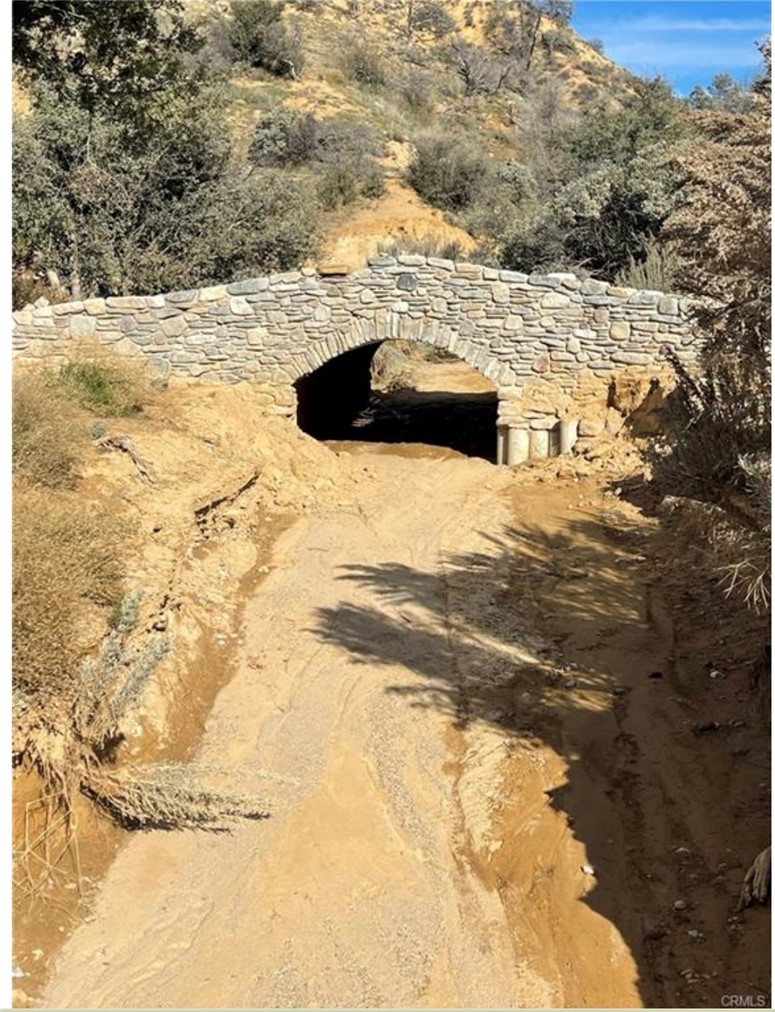3151 Castle Creek Road Maricopa, CA 93252 - Photo 23 of 23 STONEWORK BRIDGE