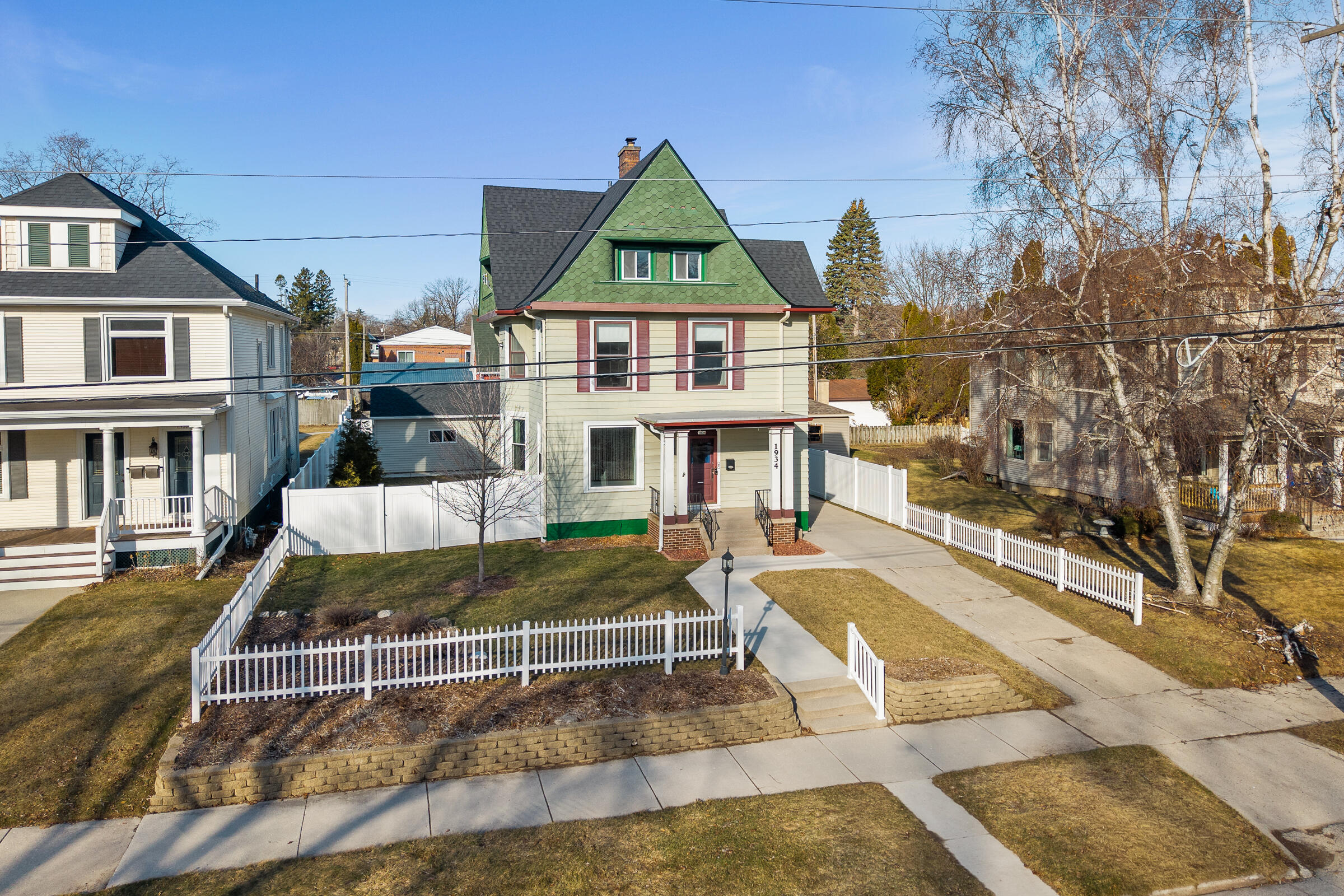 Step on in to this newly renovated home done by Bartow Builders.