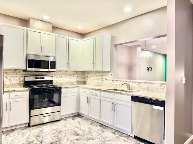 $2,800 | 2452 Daybreak Court, Unit 2452, Elgin, IL 60123