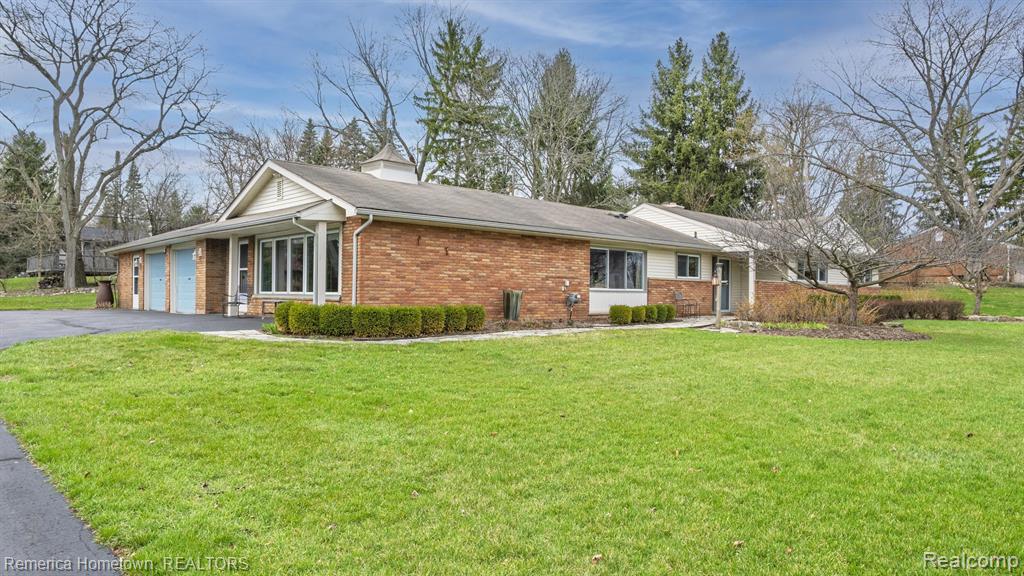 4360 Squirrel Road Bloomfield Hills, MI 48304 - Photo 4 of 39 Gallery Image 4