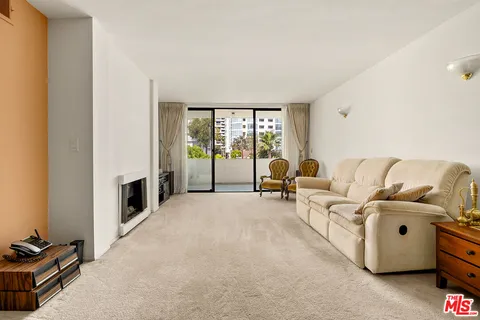 $825,000 | 1250 South Beverly Glen Boulevard, Unit 406, Los Angeles, CA 90024