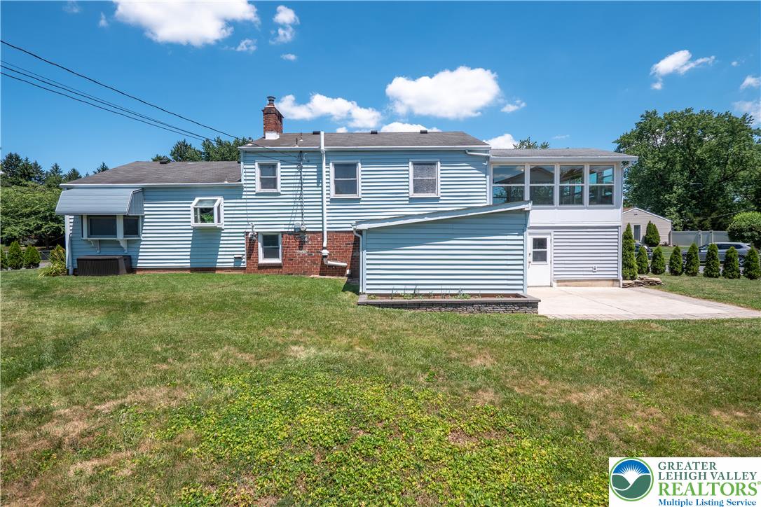 1835 Pinehurst Road Bethlehem, PA 18018 - Photo 3 of 30