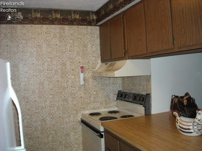 2115 Cleveland Road West, Unit 202A Huron, OH 44839 - Photo 3 of 7 Gallery Image 3