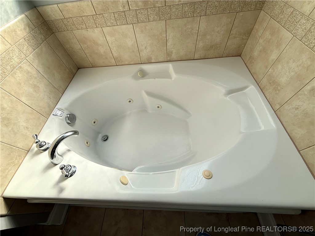 2661 Lockwood Road, Unit 103 Fayetteville, NC 28303 - Photo 23 of 26 a bathroom with a bathtub