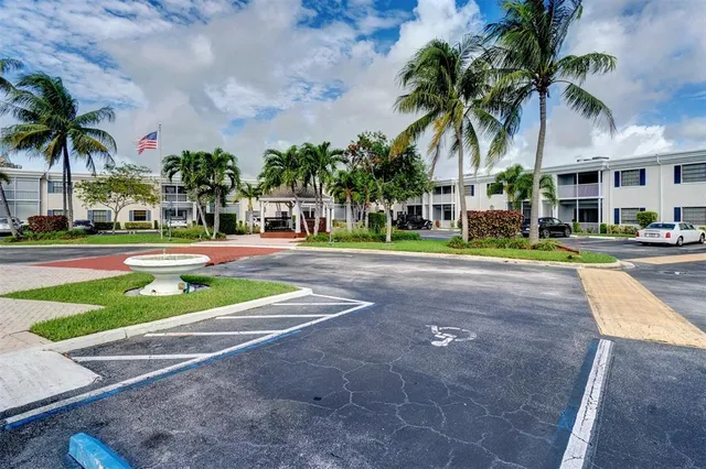 $175,000 | 140 Cypress Club Drive, Unit 414, Pompano Beach, FL 33060