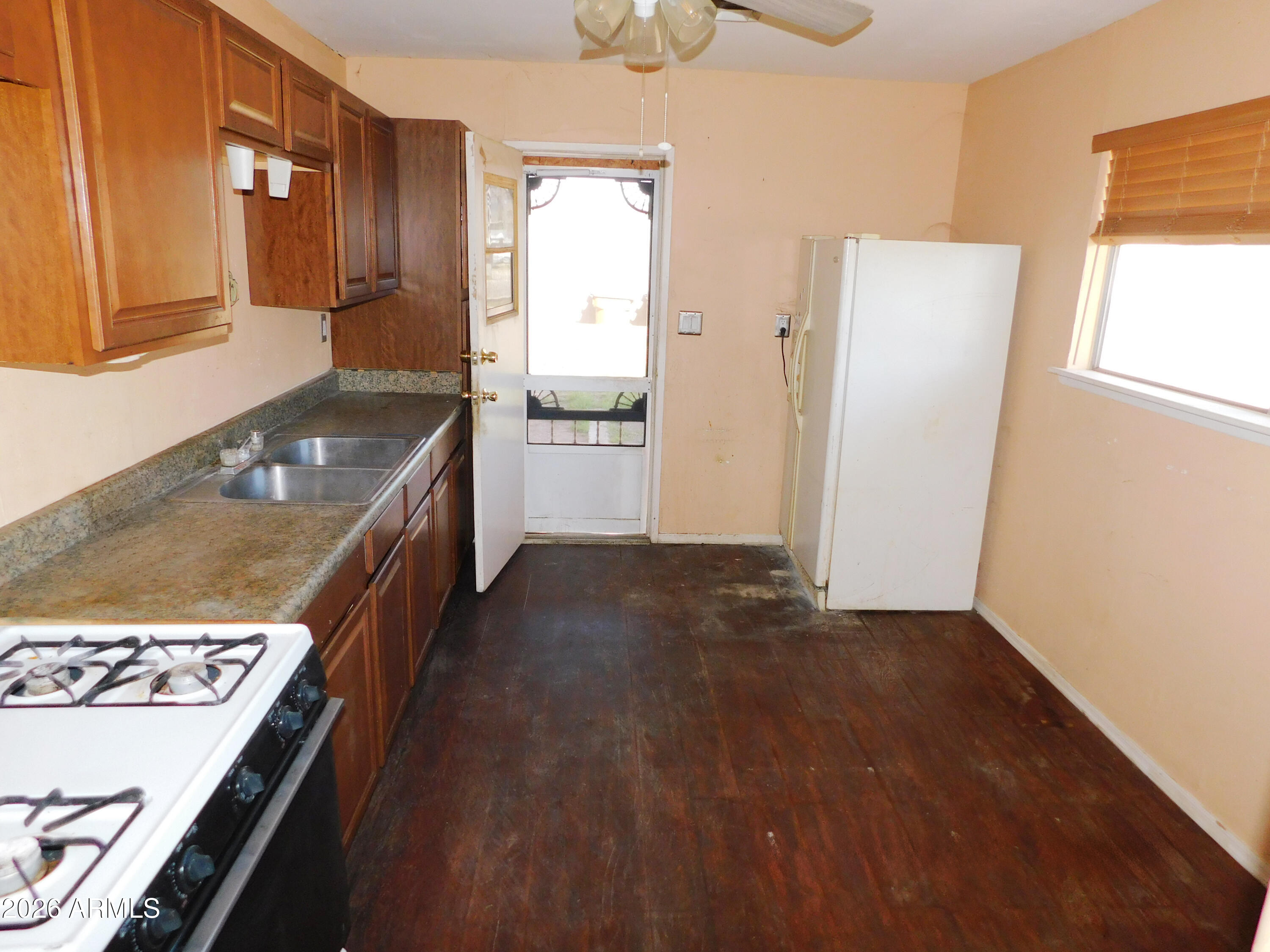 413 Jamestown Road Kearny, AZ 85137 - Photo 15 of 29 MLS-Kitchen3