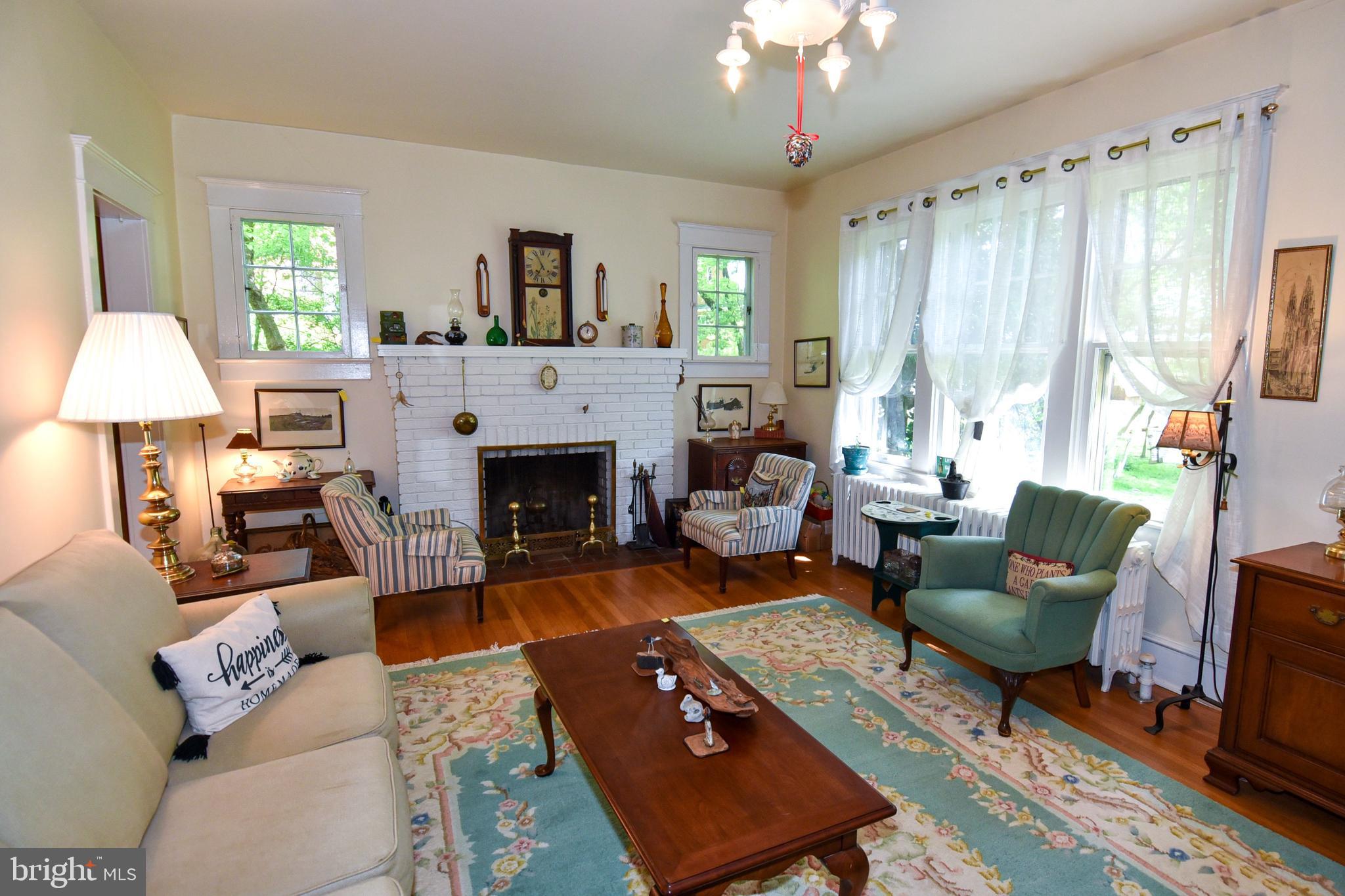 17809 Meeting House Road Sandy Spring, MD 20860 - Photo 16 of 46 Living Room