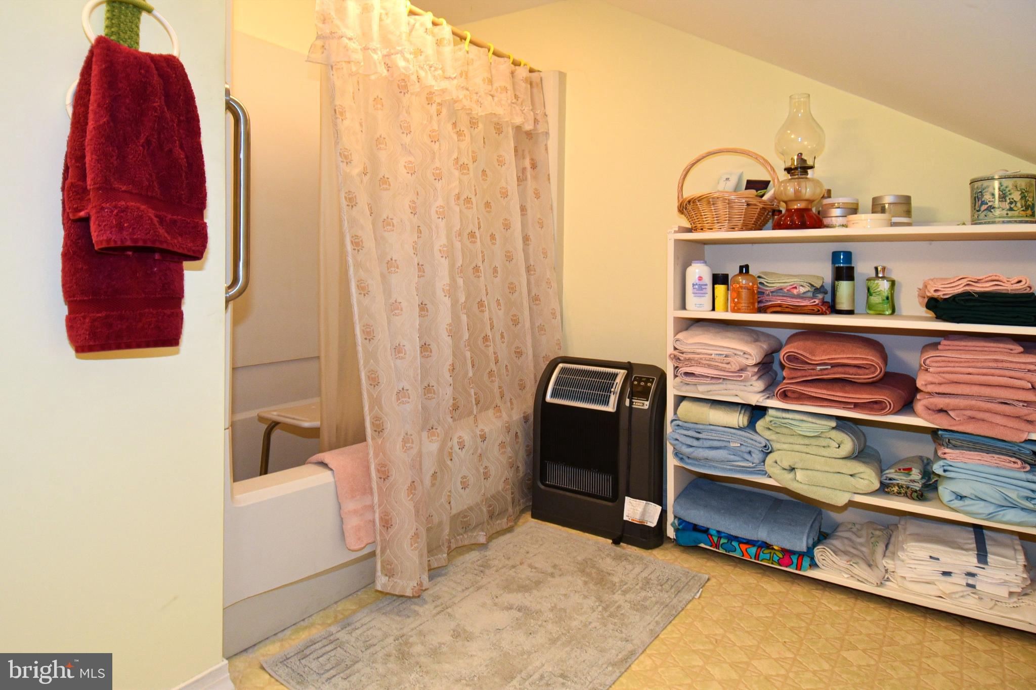 17809 Meeting House Road Sandy Spring, MD 20860 - Photo 35 of 46 Second Floor Full Bath