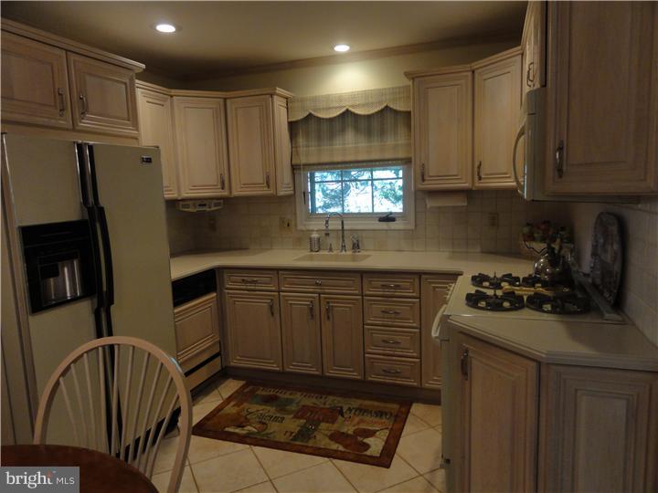 13402 Worthington Road Philadelphia, PA 19116 - Photo 11 of 25 Kitchen