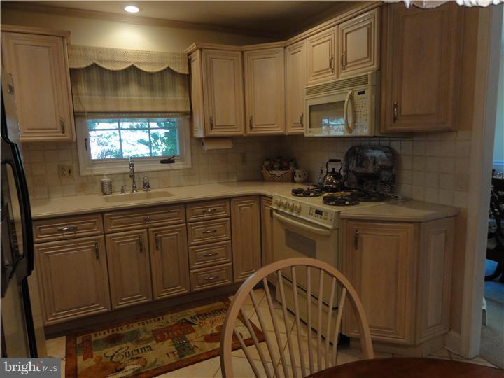 13402 Worthington Road Philadelphia, PA 19116 - Photo 12 of 25 Kitchen