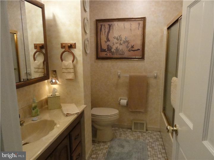 13402 Worthington Road Philadelphia, PA 19116 - Photo 19 of 25 Bathroom