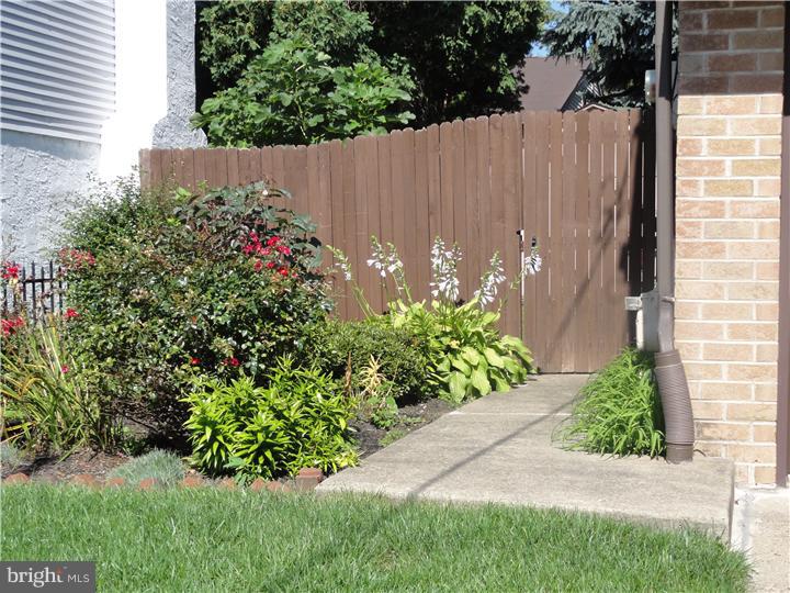 13402 Worthington Road Philadelphia, PA 19116 - Photo 3 of 25 Exterior Side