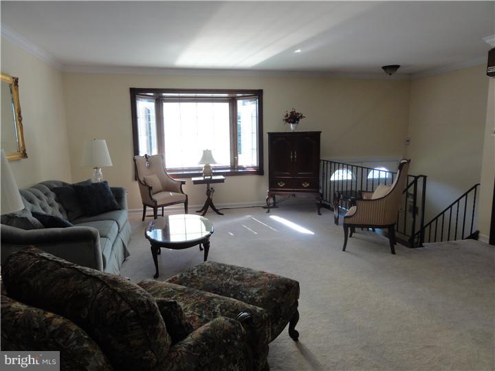 13402 Worthington Road Philadelphia, PA 19116 - Photo 8 of 25 Living Room