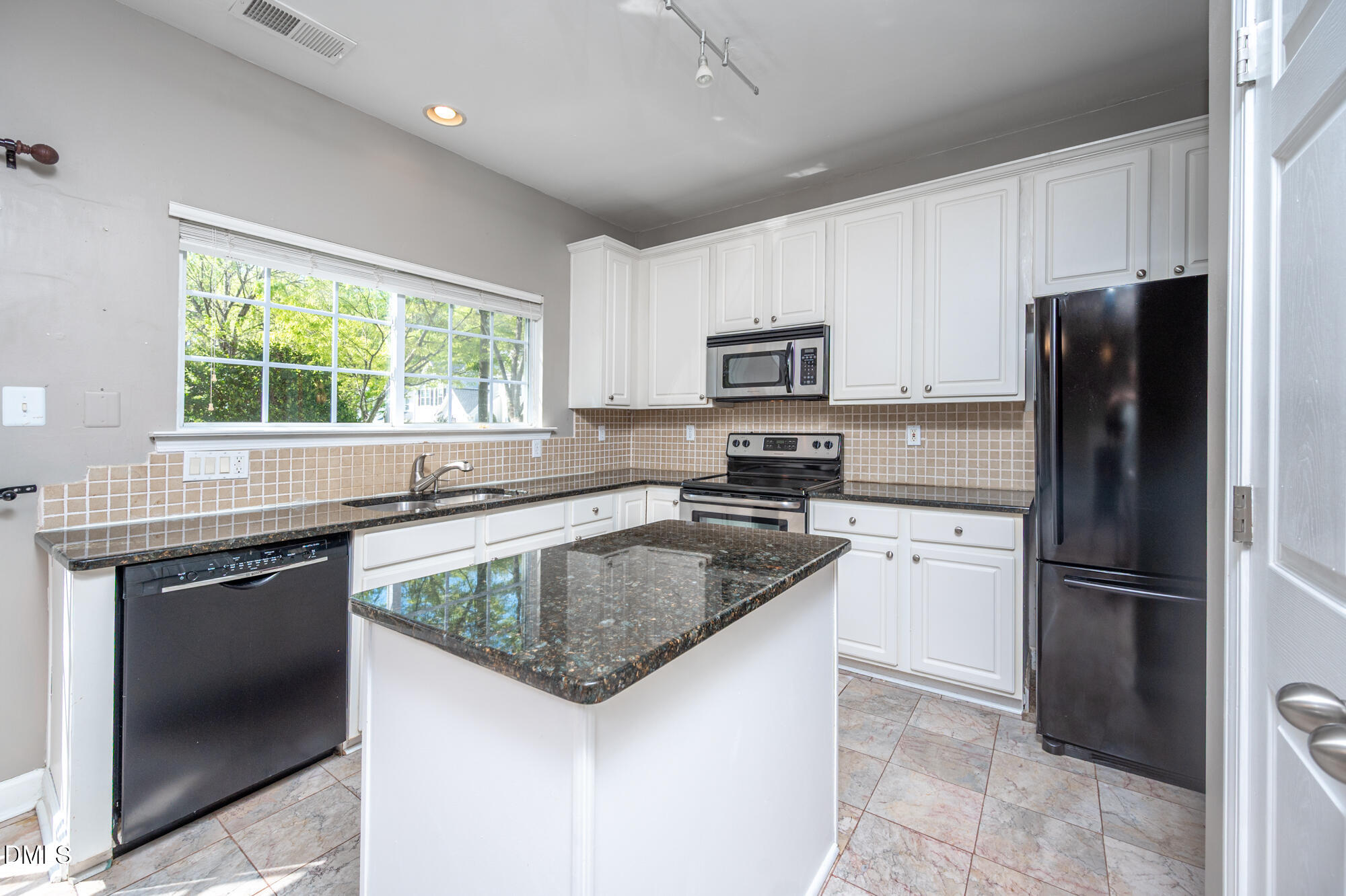 5319 Corinthian Way Raleigh, NC 27607 - Photo 19 of 46 5319CorinthianWay-19