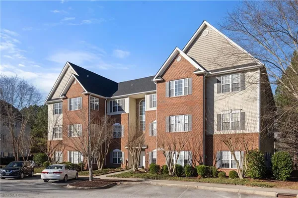 $215,000 | 6901 Hanesbrook Circle, Unit 102, Clemmons, NC 27012
