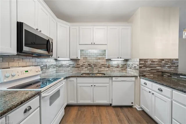 $219,900 | 6901 Hanesbrook Circle, Unit 102, Clemmons, NC 27012