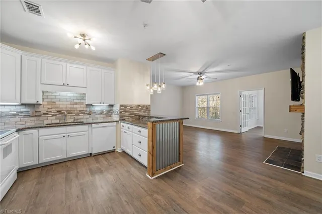 $219,900 | 6901 Hanesbrook Circle, Unit 102, Clemmons, NC 27012