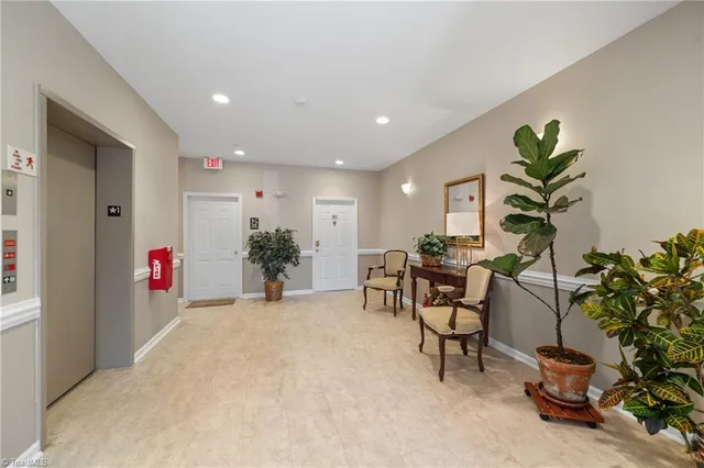 $219,900 | 6901 Hanesbrook Circle, Unit 102, Clemmons, NC 27012