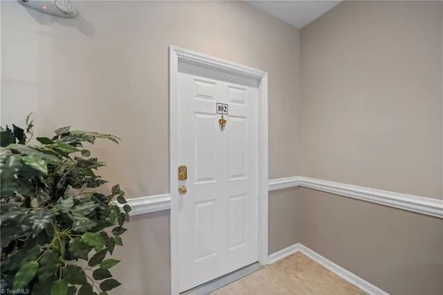 $219,900 | 6901 Hanesbrook Circle, Unit 102, Clemmons, NC 27012