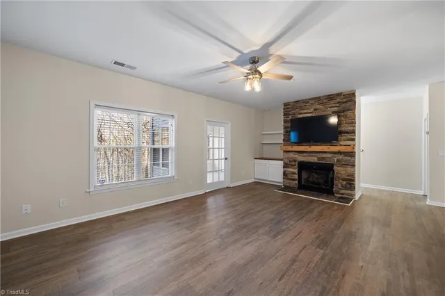 $219,900 | 6901 Hanesbrook Circle, Unit 102, Clemmons, NC 27012