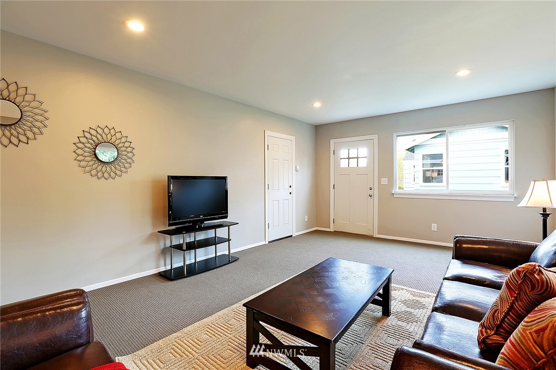 6715 12th Avenue Southwest Seattle, WA 98106 - Photo 18 of 22