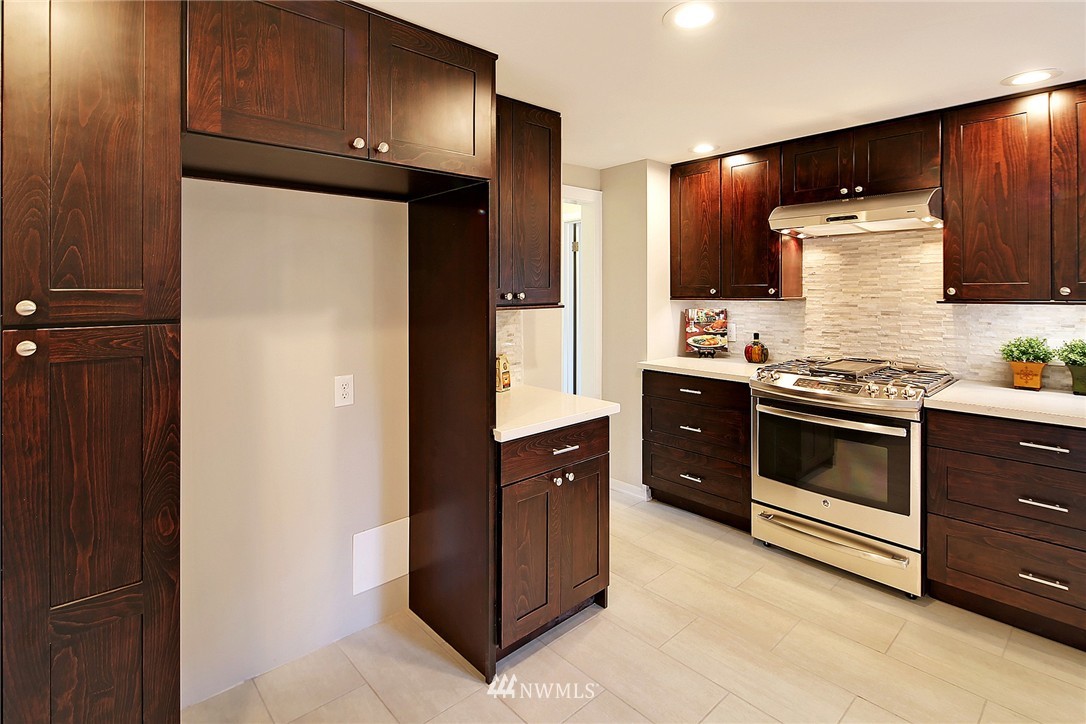 6715 12th Avenue Southwest Seattle, WA 98106 - Photo 7 of 22