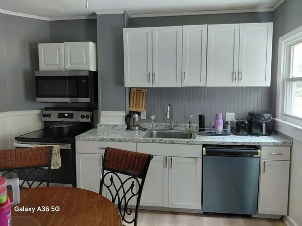 $2,100 | 16 C Street, Unit 1, Northbridge, MA 01588