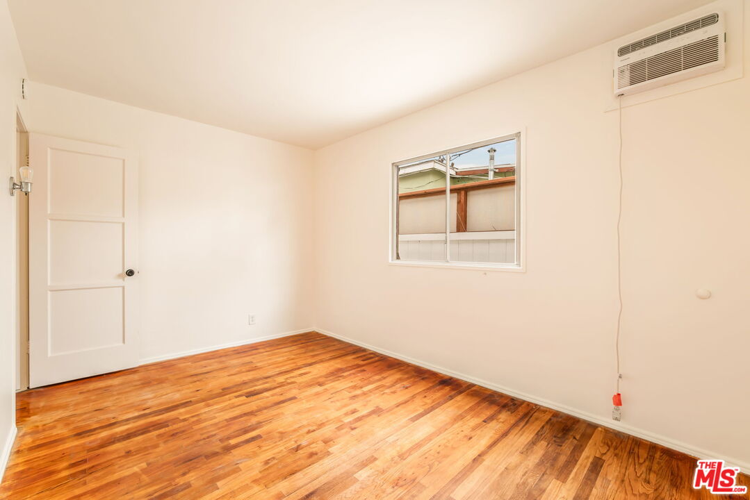 4332 Alla Road Los Angeles, CA 90066 - Photo 18 of 25 an empty room with a window