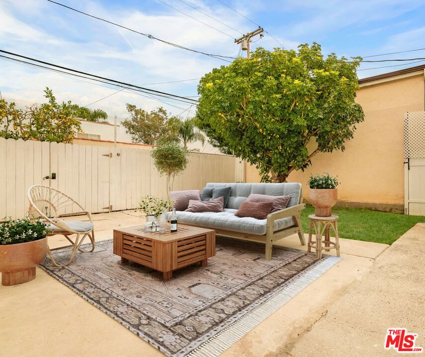 4332 Alla Road Los Angeles, CA 90066 - Photo 19 of 25 a outdoor space with furniture