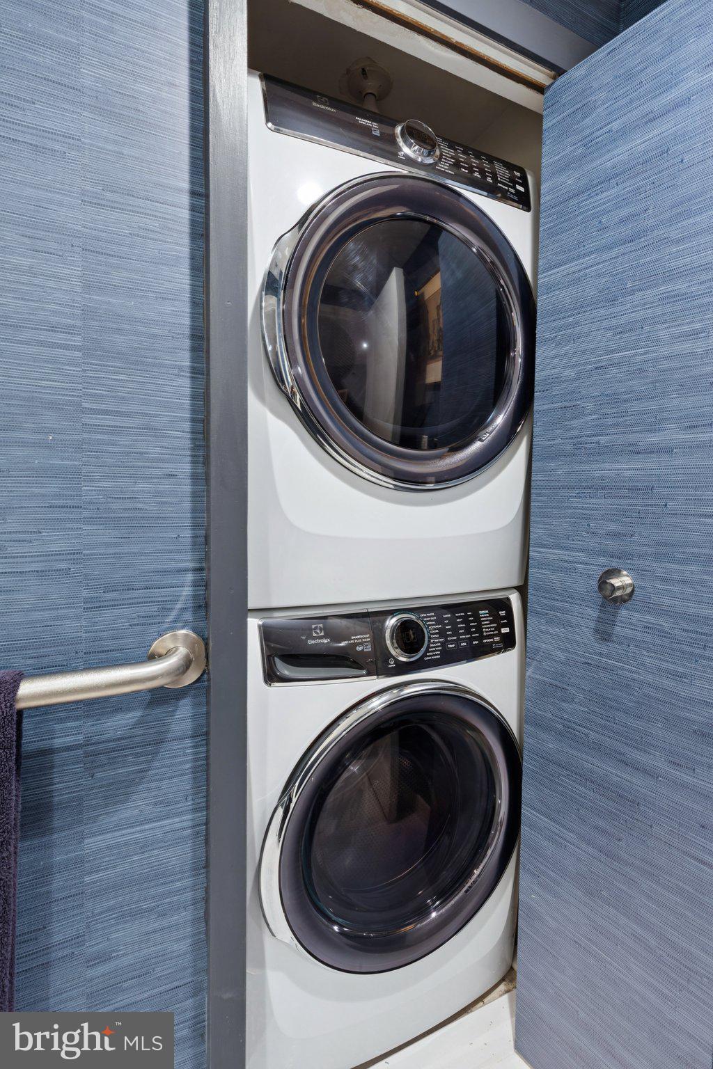 202 West Rittenhouse Square, Unit 1409 Philadelphia, PA 19103 - Photo 19 of 39 a utility room with dryer and washer