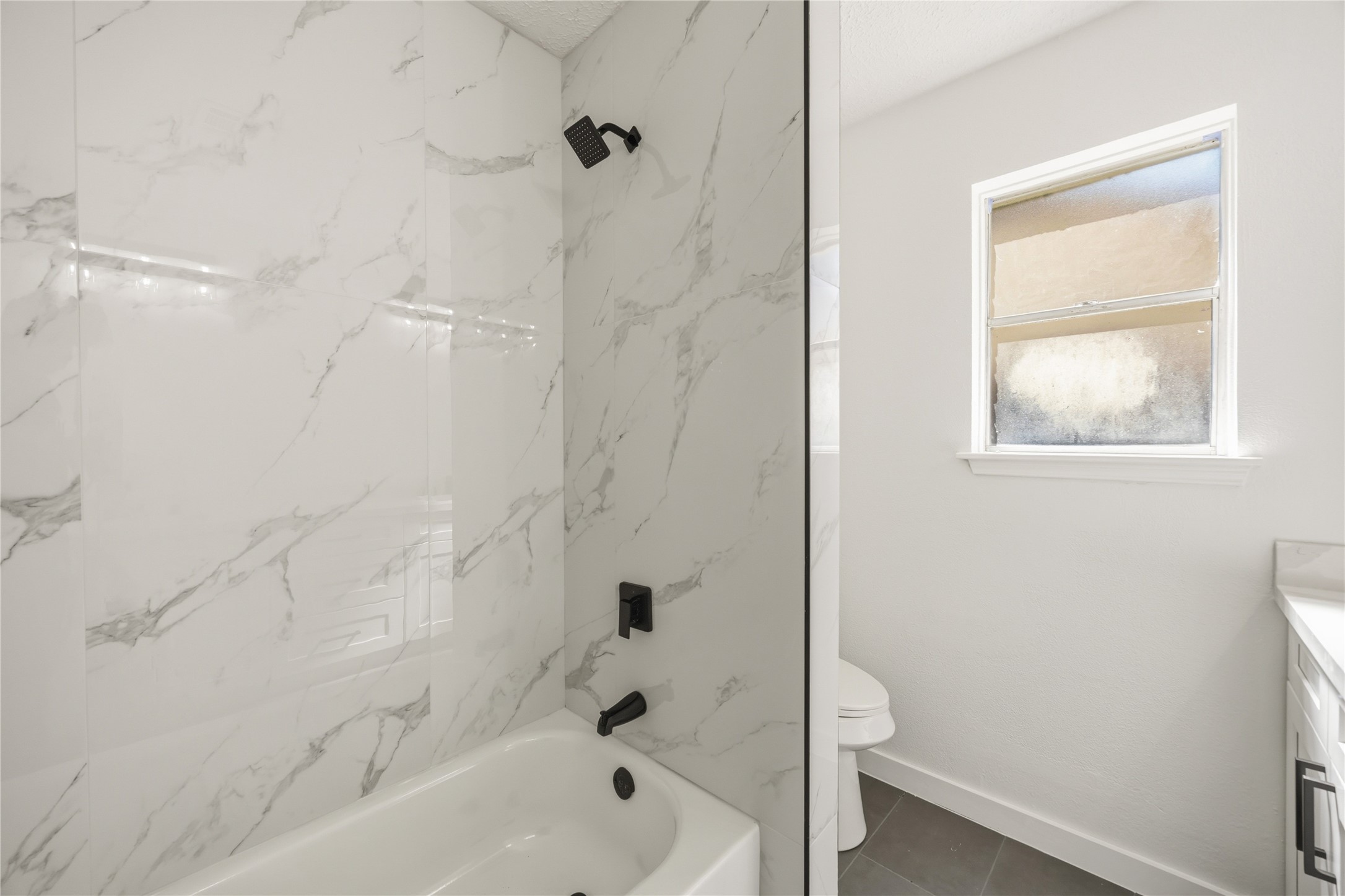 23222 Earlmist Drive Spring, TX 77373 - Photo 19 of 28 Secondary bathroom with tub/shower combo