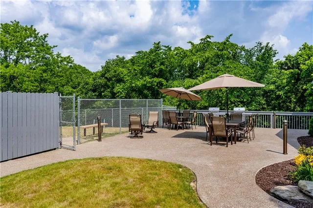 $1 | 1600 Settlers Drive, Oakdale, PA 15071