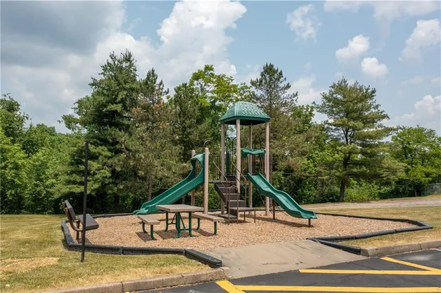 $1 | 1600 Settlers Drive, Oakdale, PA 15071