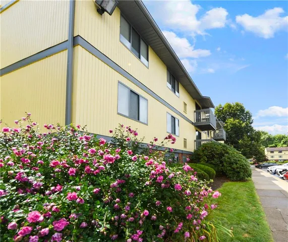 $1 | 1600 Settlers Drive, Oakdale, PA 15071