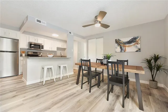 $1 | 1600 Settlers Drive, Oakdale, PA 15071