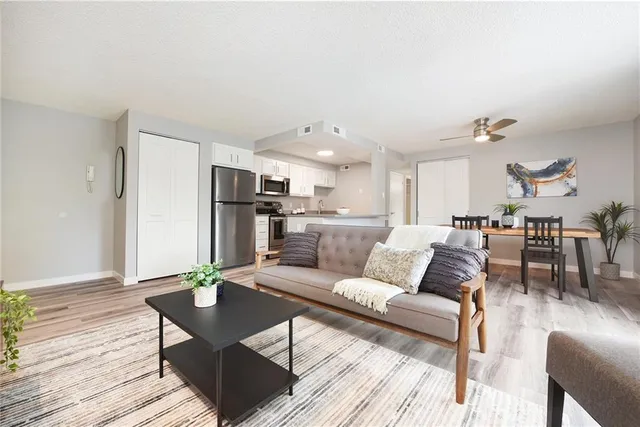 $1 | 1600 Settlers Drive, Oakdale, PA 15071