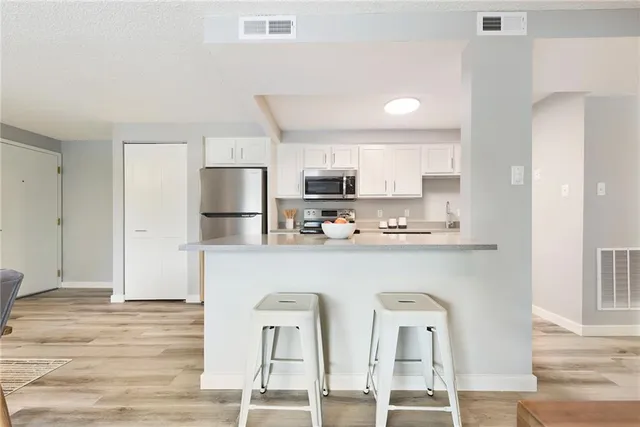 $1 | 1600 Settlers Drive, Oakdale, PA 15071