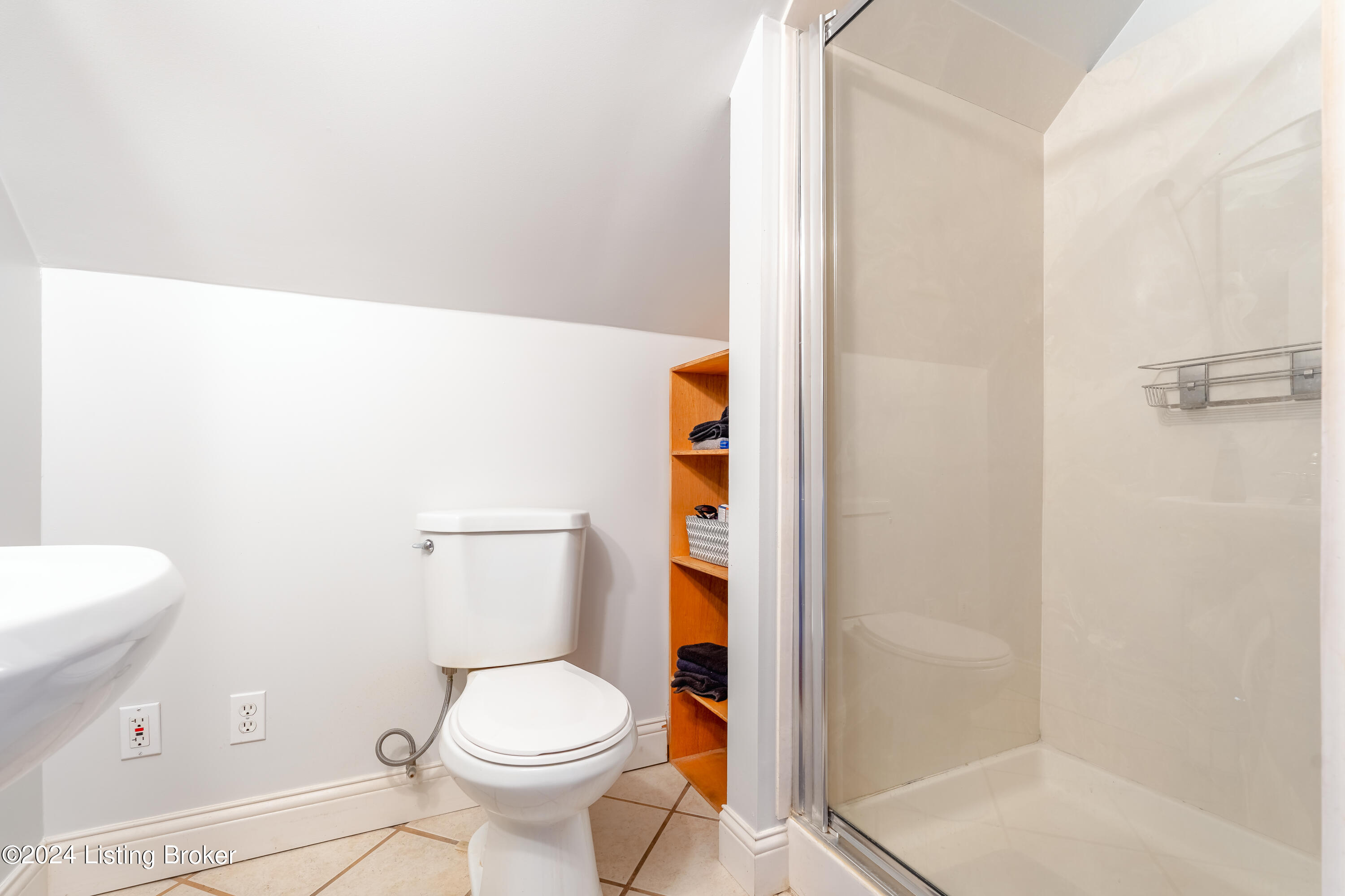 2431 Sherry Road Louisville, KY 40217 - Photo 21 of 28 22 - Primary Full Bathroom