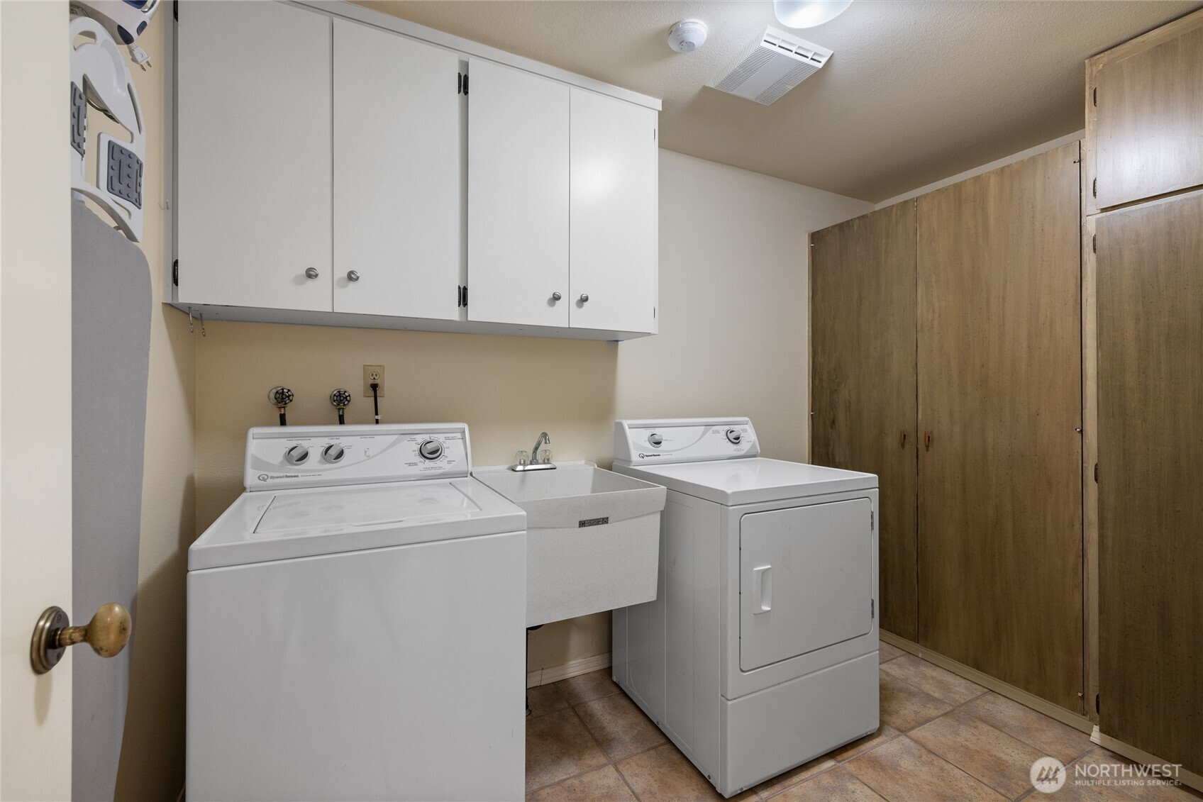 11927 Nyanza Road Southwest Lakewood, WA 98499 - Photo 19 of 40