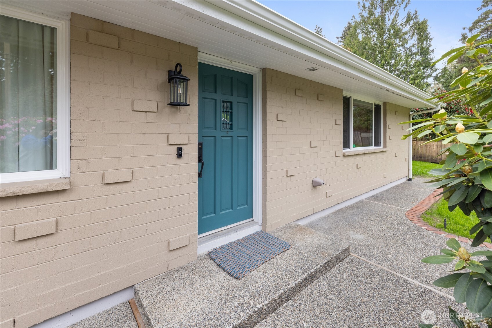 11927 Nyanza Road Southwest Lakewood, WA 98499 - Photo 3 of 40