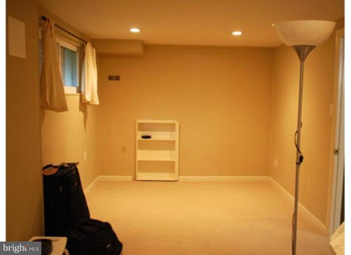 5529 Callander Drive Springfield, VA 22151 - Photo 20 of 30 a view of walk in closet