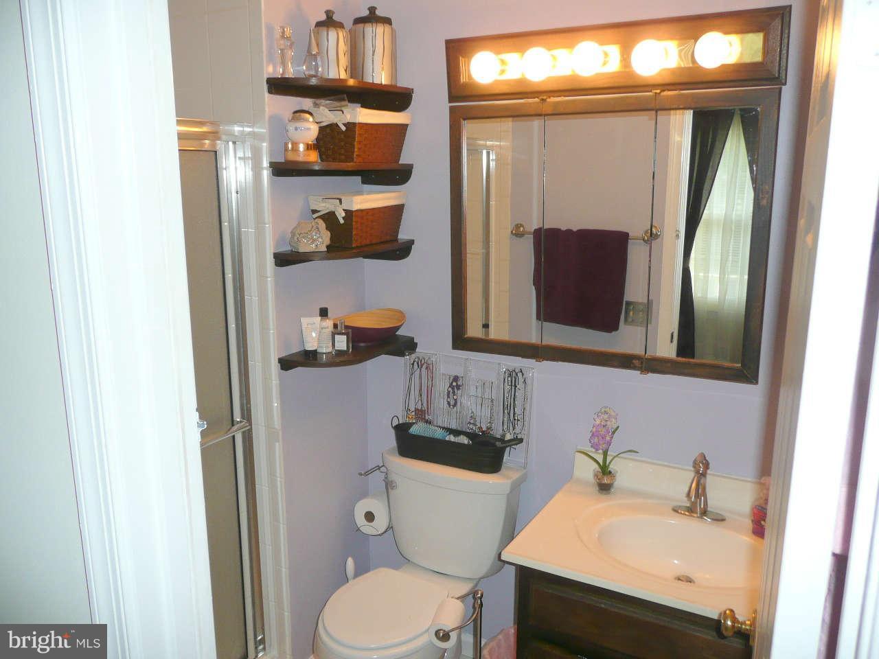 5952 Powell's Landing Road Burke, VA 22015 - Photo 22 of 25 Bath