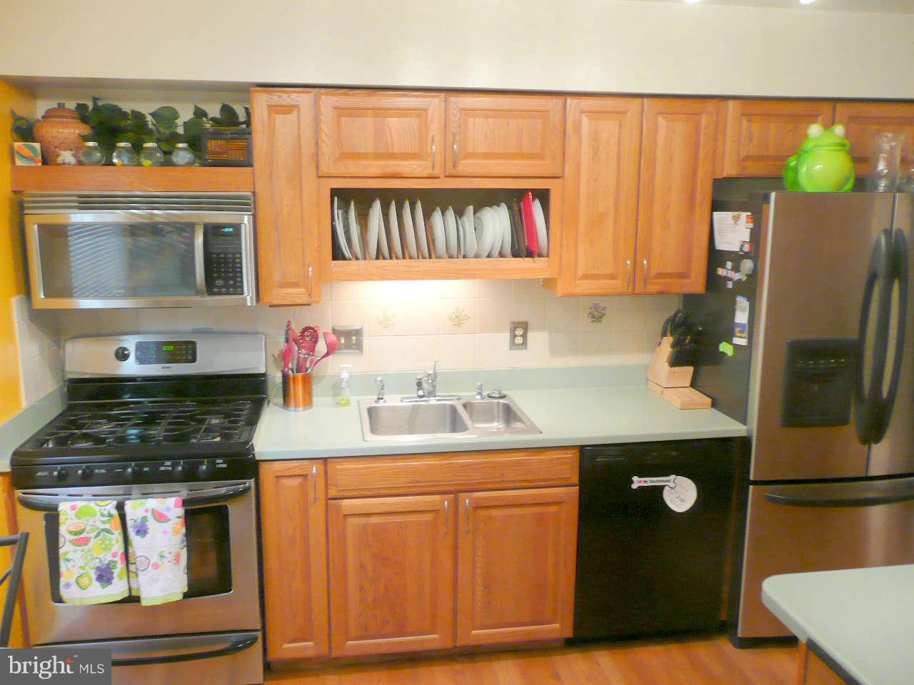 5952 Powell's Landing Road Burke, VA 22015 - Photo 8 of 25 Kitchen