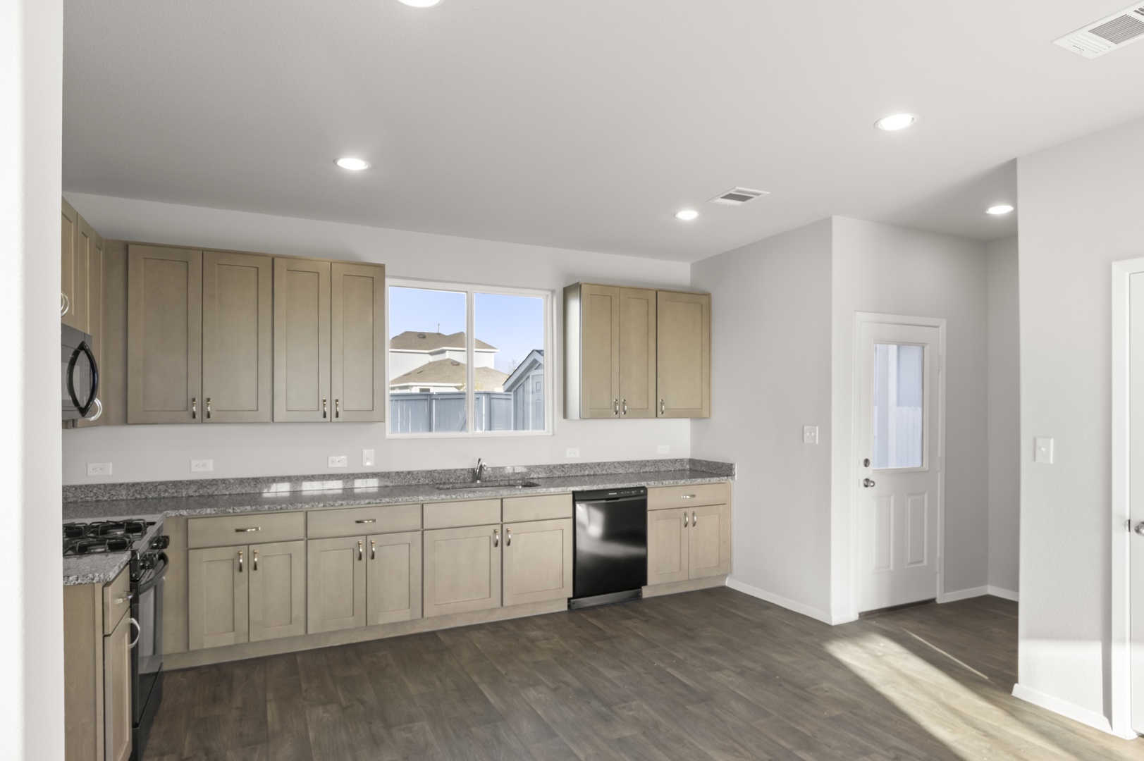 127 Summer Drive Elgin, TX 78621 - Photo 16 of 33