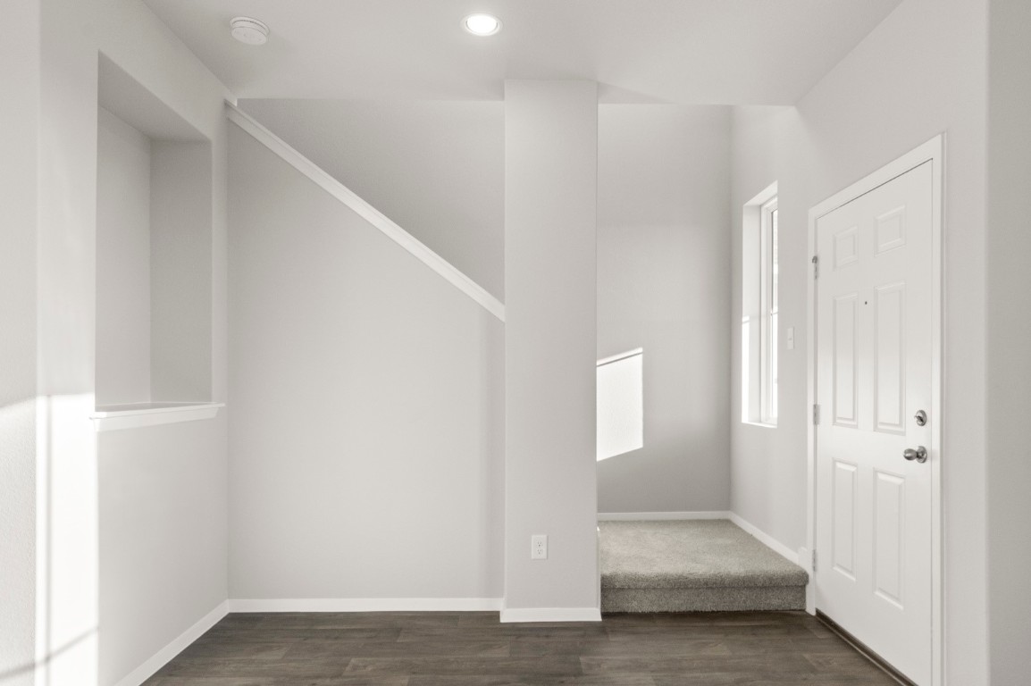 127 Summer Drive Elgin, TX 78621 - Photo 4 of 33