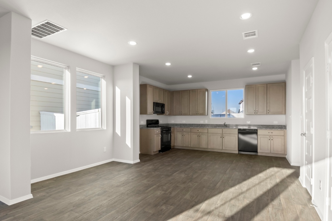 127 Summer Drive Elgin, TX 78621 - Photo 10 of 33