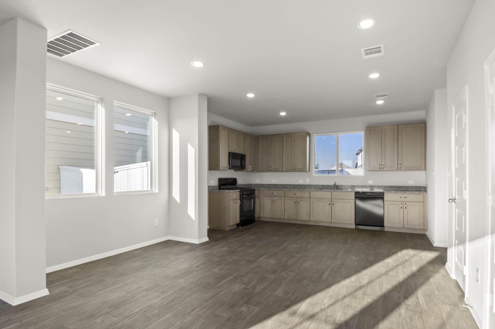 127 Summer Drive Elgin, TX 78621 - Photo 10 of 33