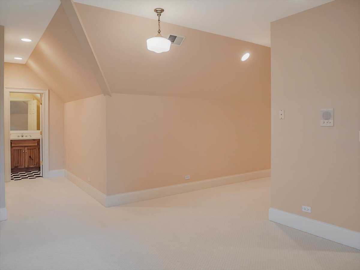 8010 Greenbriar Court Burr Ridge, IL 60527 - Photo 33 of 57 an empty room with a empty space