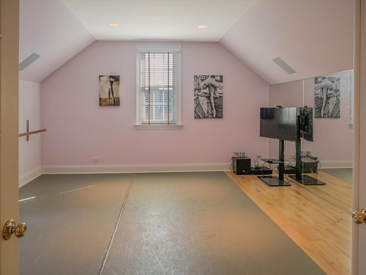 8010 Greenbriar Court Burr Ridge, IL 60527 - Photo 34 of 57 a room with gym equipment and a flat screen tv