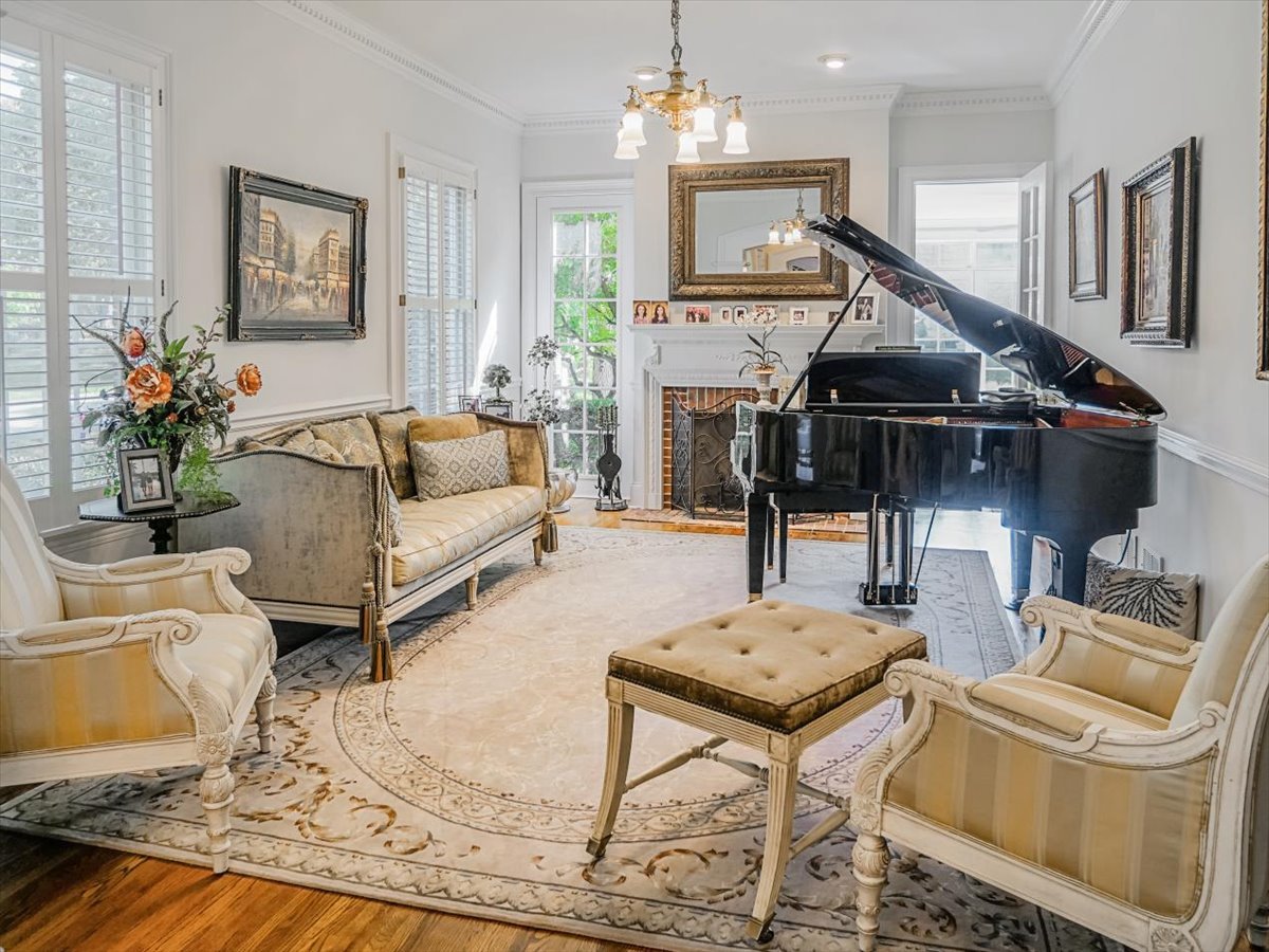 8010 Greenbriar Court Burr Ridge, IL 60527 - Photo 4 of 57 a living room with furniture and a chandelier